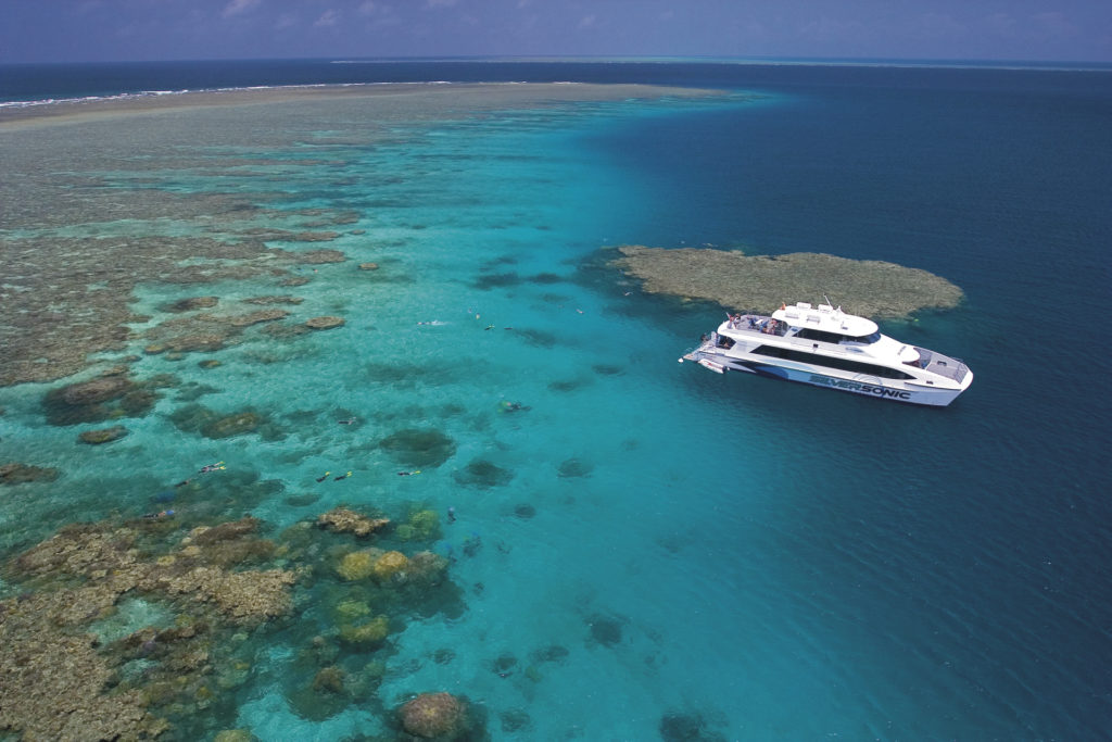 Great Barrier Reef per Motorboot