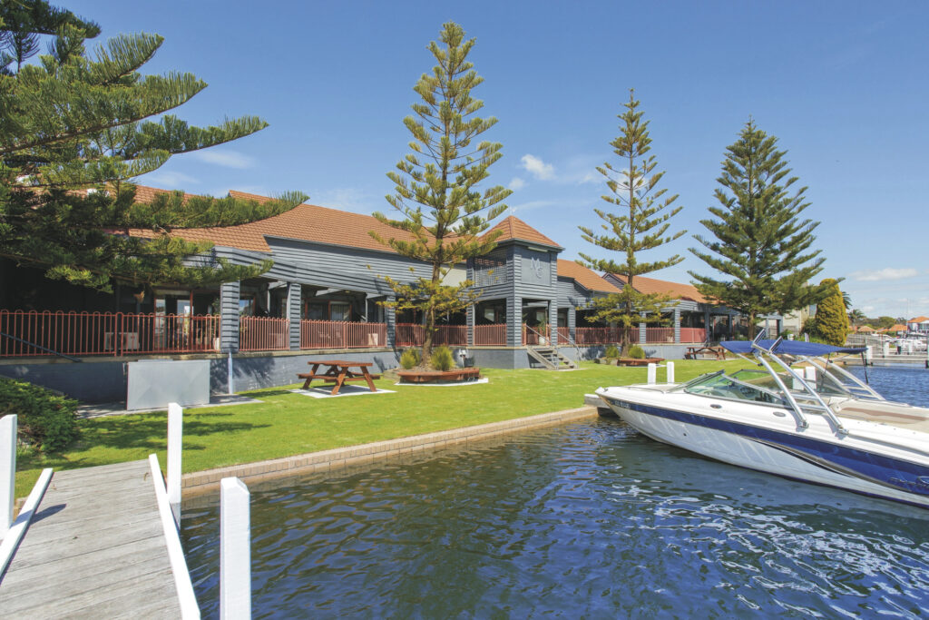 Mariners Cove Motel and Apartments